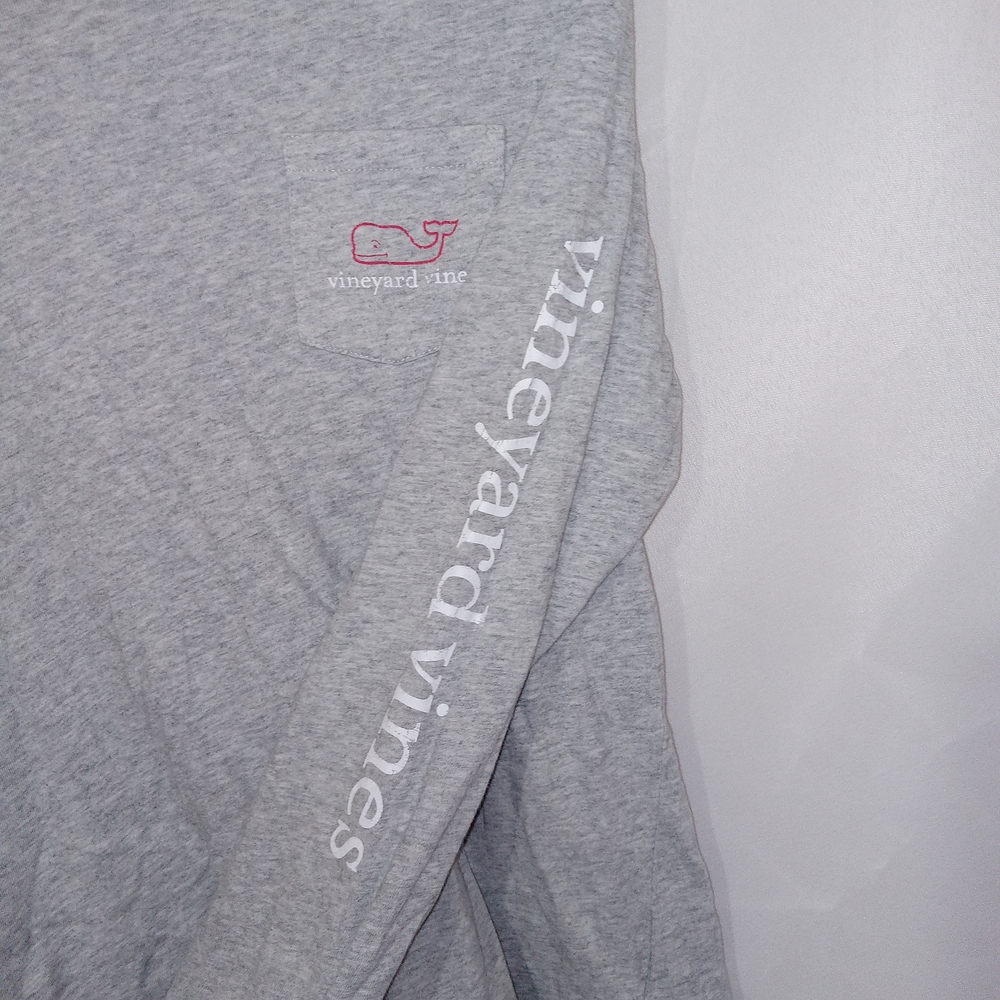 Vineyard Vines Boys Long-Sleeve Two 2 Tone Vintage Whale Pocket T-Shirt, M - Picture 2 of 8